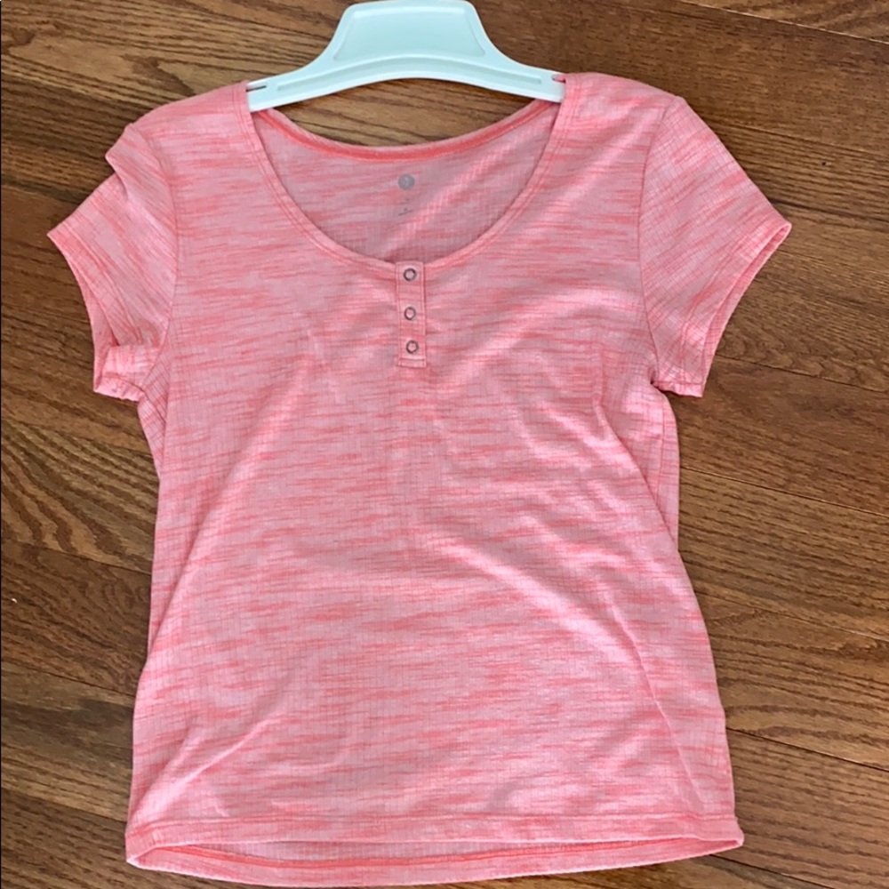 pink tshirt